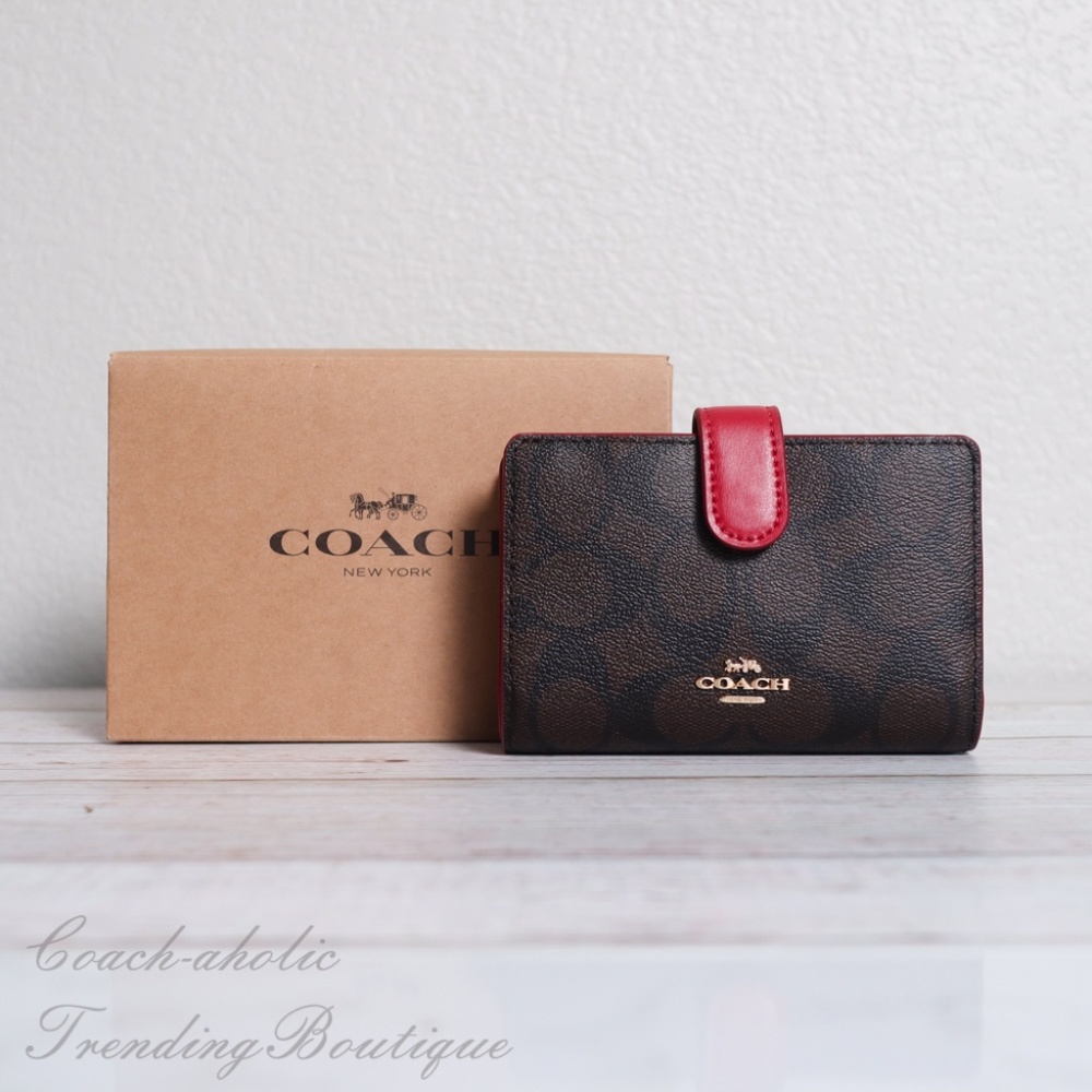 NWT Coach Medium Corner Zip Wallet in Signature